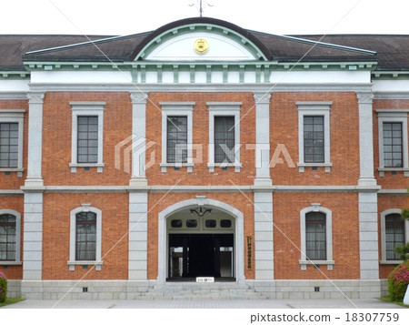 第一所運營學校的行政學校補充學校 18307759