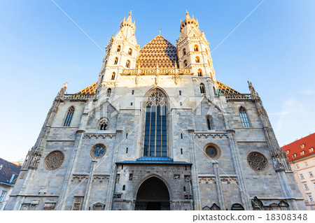 front view of Stephansdom, Vienna 18308348