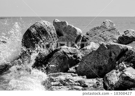 Wave on a cliff 18308427