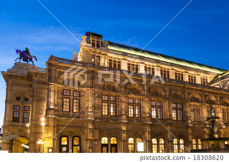 Vienna State Opera House from Ringstrasse in night 18308620