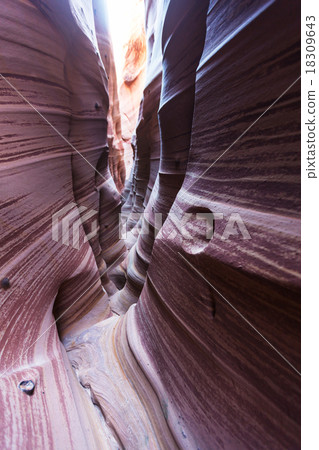 Slot canyon 18309643