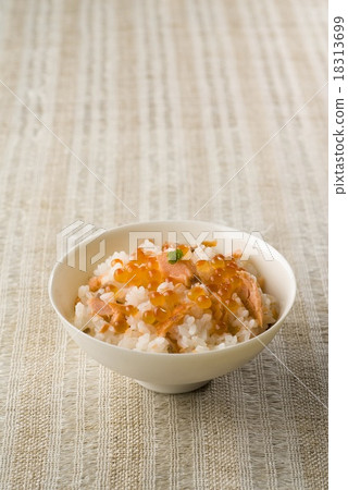 Saitama rice cooked with salmon 18313699