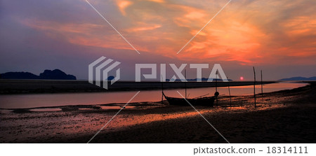 Beautiful Sunset and local fishing boats at Lipe 18314111