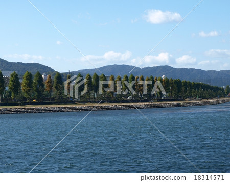 從琵琶湖看到的“Awazu的陽光風暴” 從琵琶湖看到的“Awazu的陽光風暴” 18314571