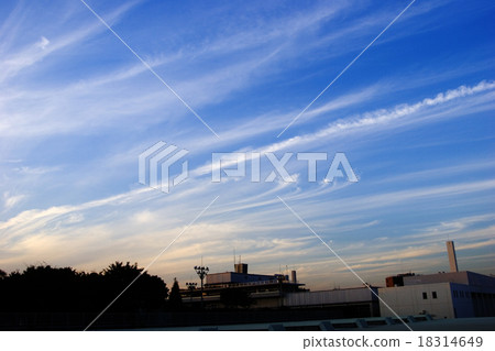Autumn cloud Shinjuku 18314649