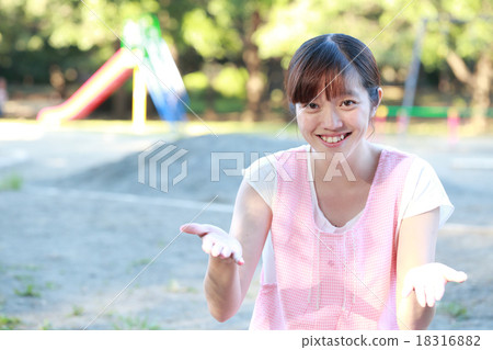 A woman with an apron who was a nurse / caregiver 18316882