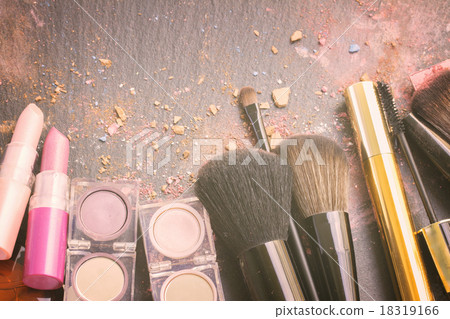 brushes on eye shadows palette brushes on eye shadows palette 18319166