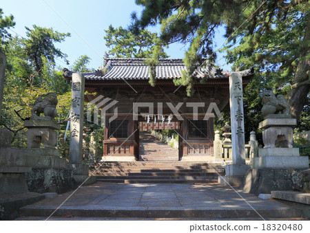 Kagonji-shi, Kagawa prefecture, "Kotoko Hachimangu Shrine" The huge gate of the climbing mouth of the 378-level stone steps 18320480