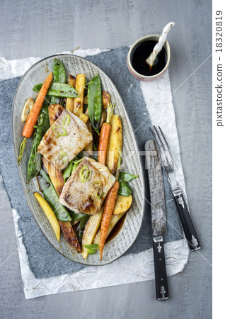 Coalfish Filet Teriyaki with Vegetable 18320819