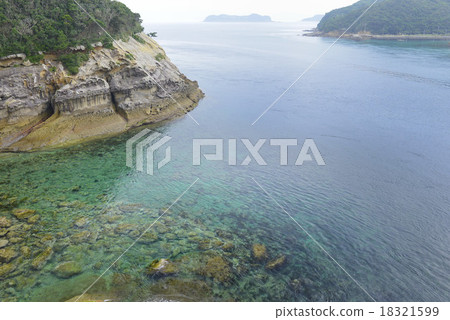 Kamishima's clear waters / Shinkamigatsushima-cho in Nagasaki prefecture 18321599