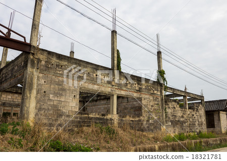 Neglected building 18321781