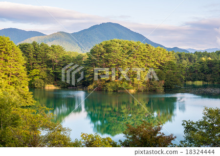 Goshikinuma Bishamonnuma (Kitashiobara Village, Yama-gun, Fukushima Prefecture) 18324444