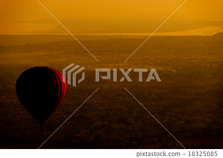 Hot air balloon over plain of Bagan in morning 18325085