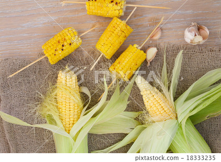 Corn cobs on a sackcloth Corn cobs on a sackcloth 18333235