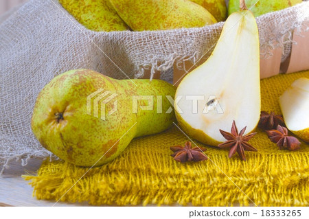 Green pears on a sackcloth Green pears on a sackcloth 18333265