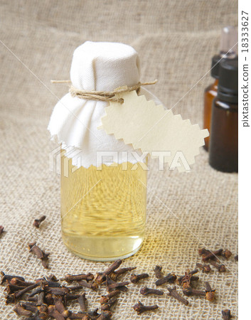 Shampoo with clove essential oil 18333627