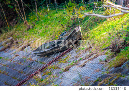 Old and broken boat left Old and broken boat left 18335448