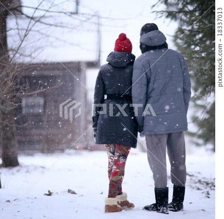 lovers in winter village lovers in winter village 18337013