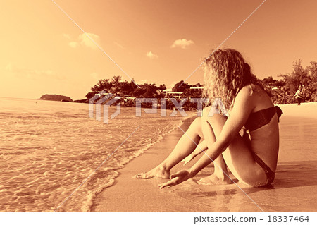 girl on the beach australia blonde tan girl on the beach australia blonde tan 18337464