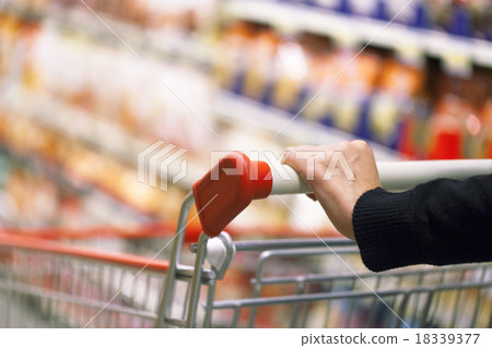 Woman in supermarket 18339377