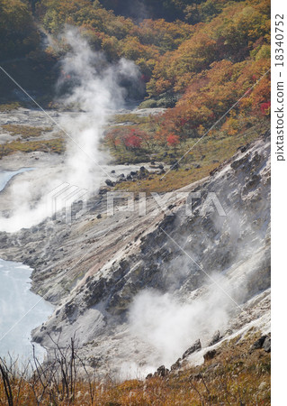 Noboribetsu在Oyunuma秋天 18340752