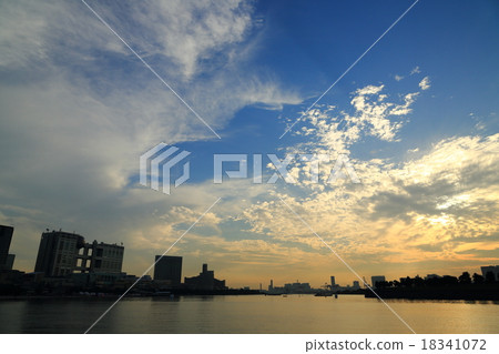 東京灣從Odaiba的日落視圖 東京灣從Odaiba的日落視圖 18341072