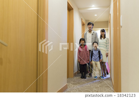 2代家庭全家出遊 18342123