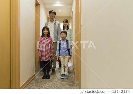 2代家庭全家出遊 18342124