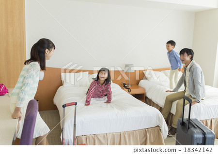 2代家庭全家出遊 18342142