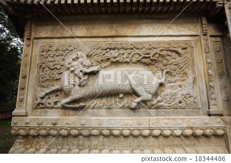 Beijing Qianlun Temple (Koyama Park) 18344486