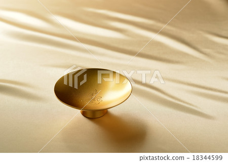Golden cup 18344599