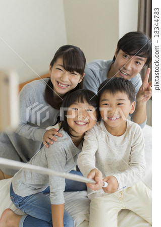 2 generations family family trip 18344783