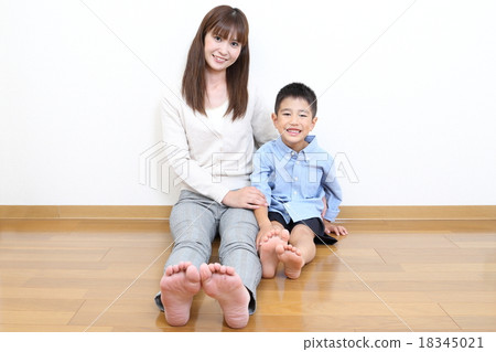 Cute parent and child 18345021