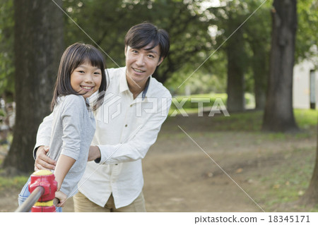 Two generations family family trip 18345171