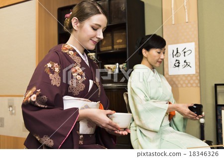 Foreign tourist 18346326