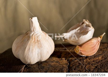 clove of garlic clove of garlic 18347204