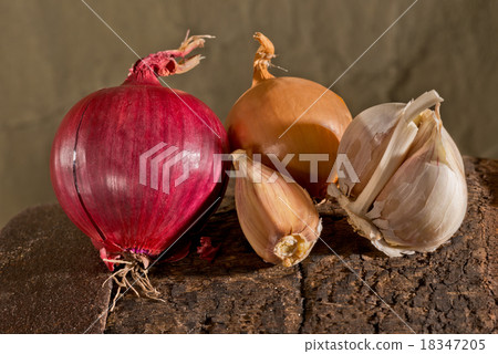 garlic and onion garlic and onion 18347205
