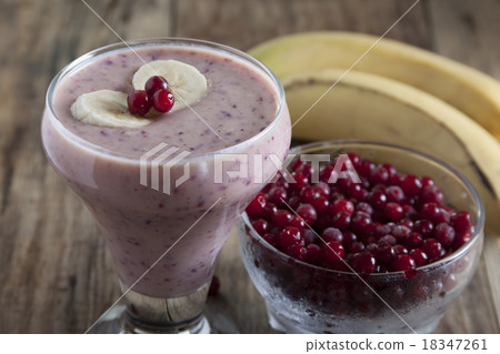 Smoothie of banana and frozen cranberries . Smoothie of banana and frozen cranberries . 18347261