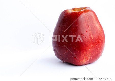 A red apple 18347520