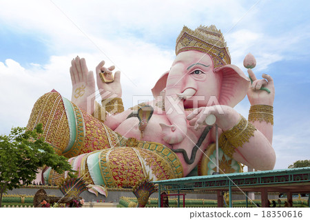 Ganecha at the temple. 18350616