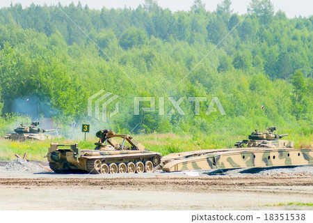 Bridge layer MTU-72 in action under tank cover Bridge layer MTU-72 in action under tank cover 18351538
