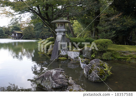 Kenrokuen花園燈籠和竹筍 Kenrokuen花園燈籠和竹筍 18357588