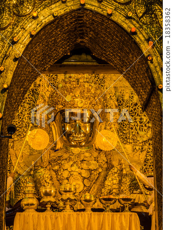 Mahamuni Buddha, Myanmar Mahamuni Buddha, Myanmar 18358362