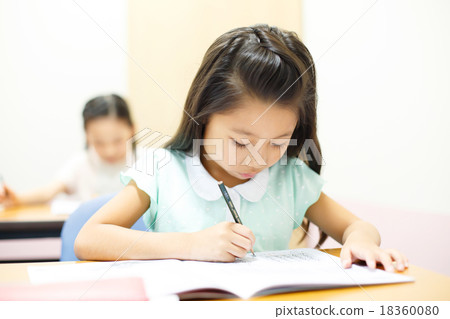 coaching school, elementary student, primary school child 18360080