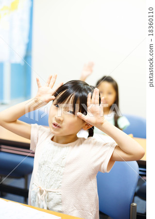 younger, person, Raised Hand 18360110