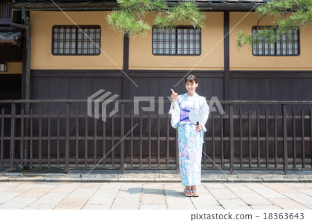浴衣(京都)的一名年輕女子 浴衣(京都)的一名年輕女子 18363643