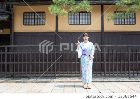浴衣(京都)的一名年輕女子 浴衣(京都)的一名年輕女子 18363644