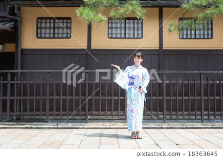 浴衣（京都）的一名年輕女子 18363645
