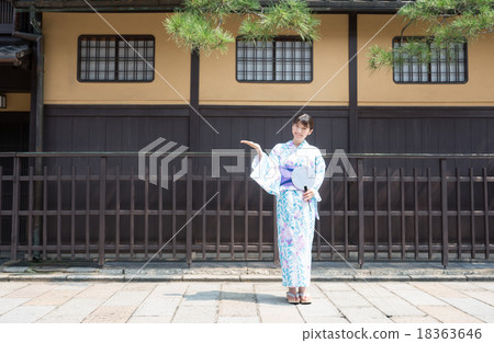 浴衣（京都）的一名年輕女子 18363646