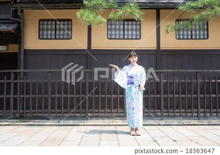 浴衣（京都）的一名年輕女子 18363647